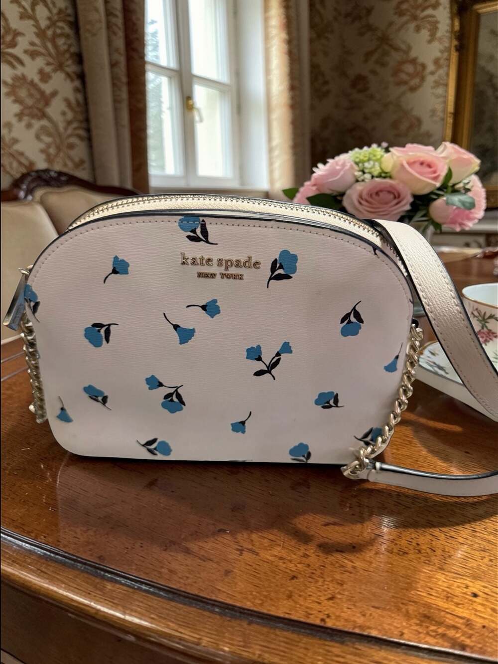 KATE SPADE Spencer Dainty Bloom Small Dome Crossbody White Blue Floral EUC